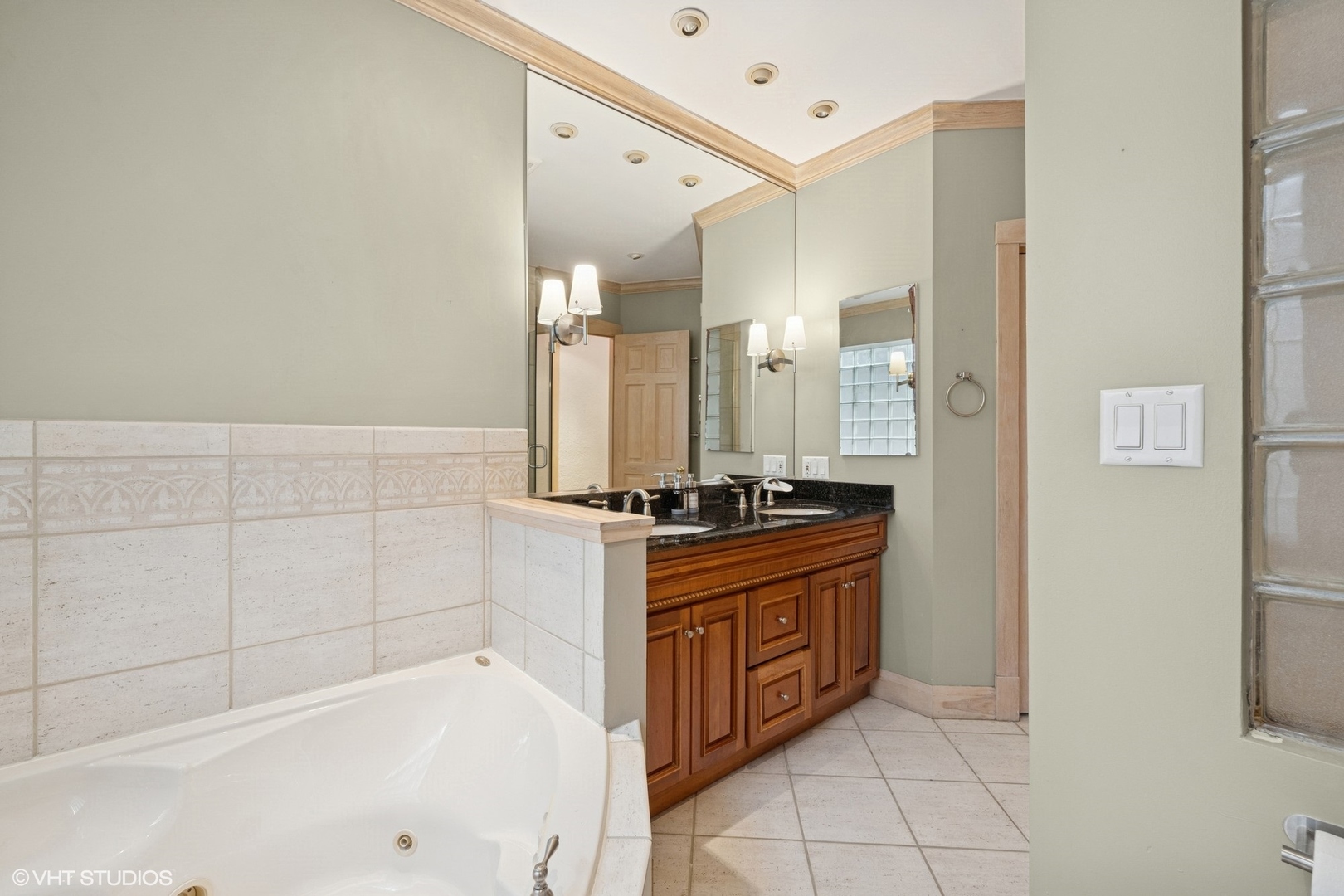 622 W Waveland Avenue Unit: 2W