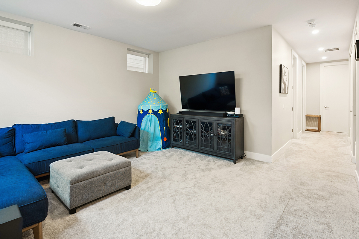 3704 N Milwaukee Avenue