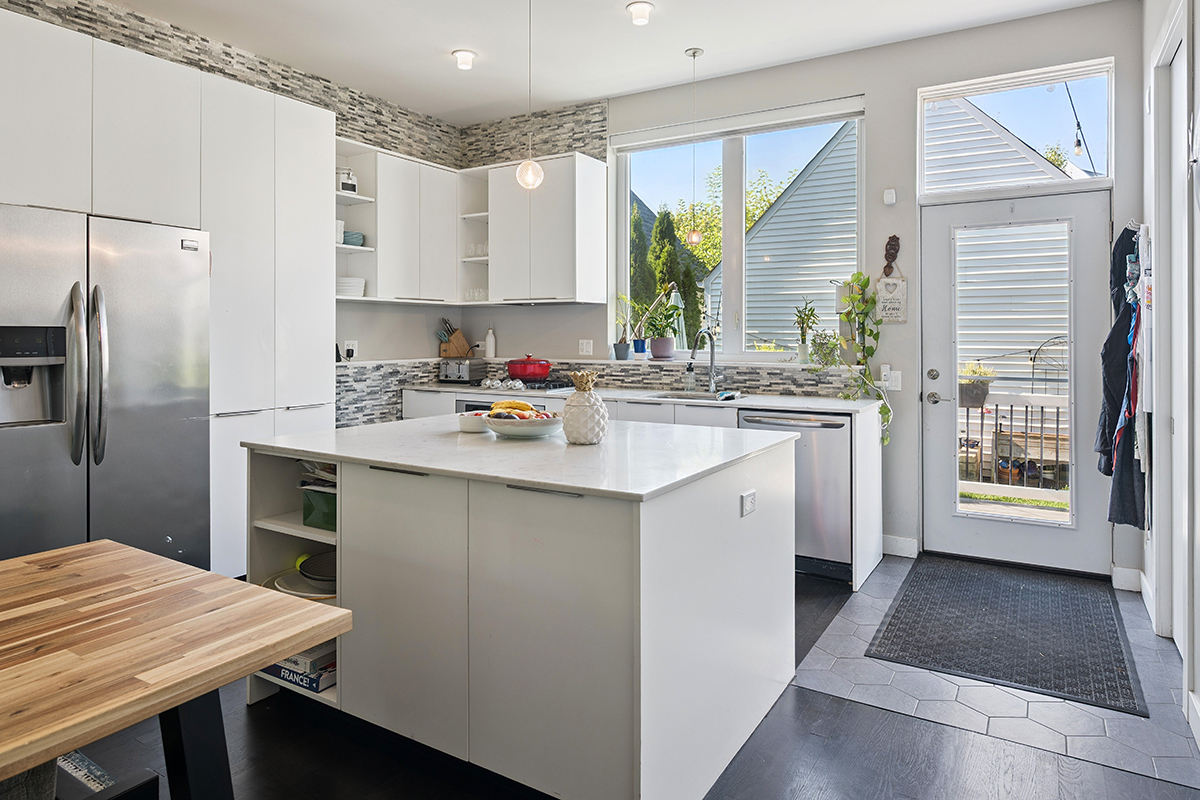 3704 N Milwaukee Avenue