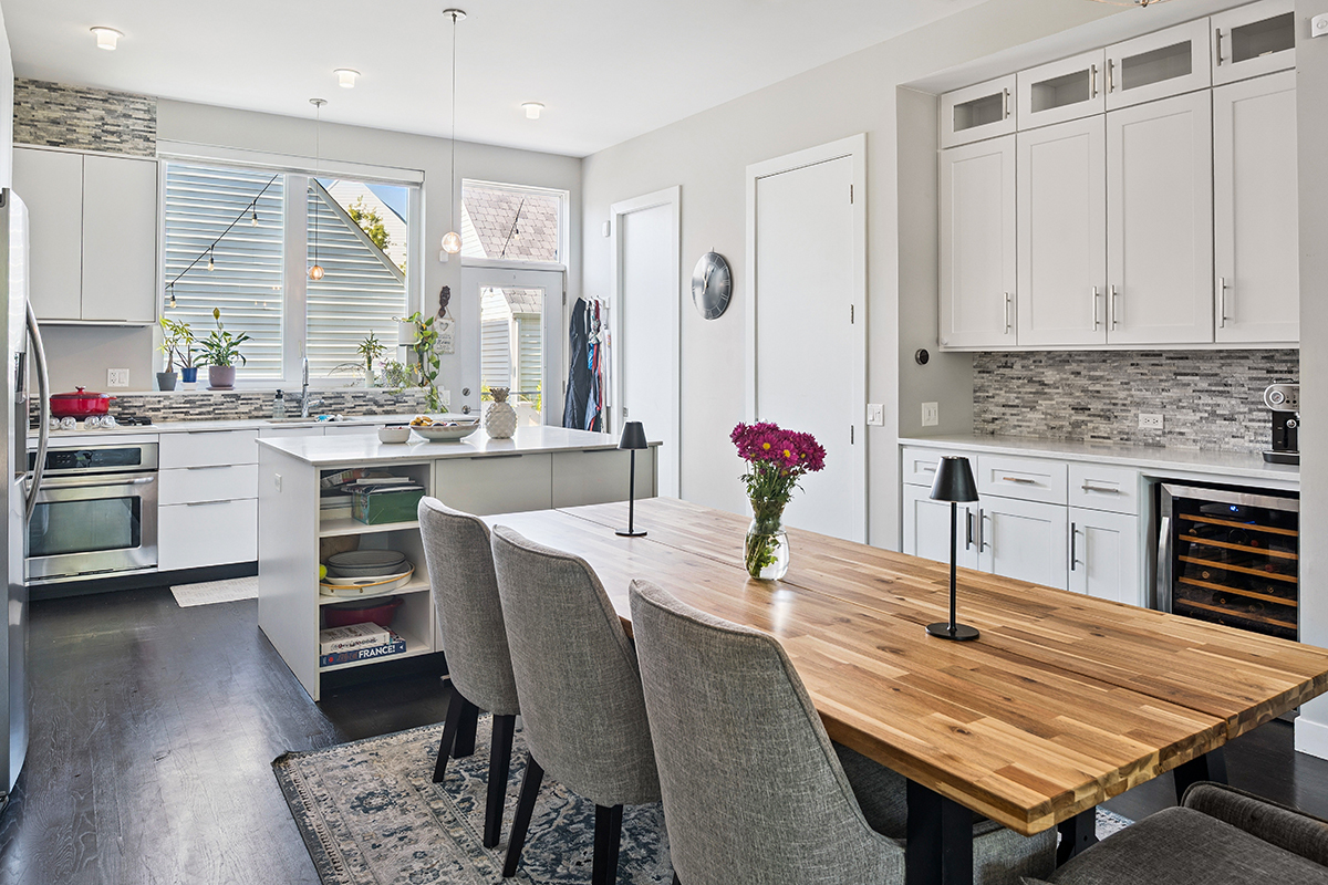 3704 N Milwaukee Avenue