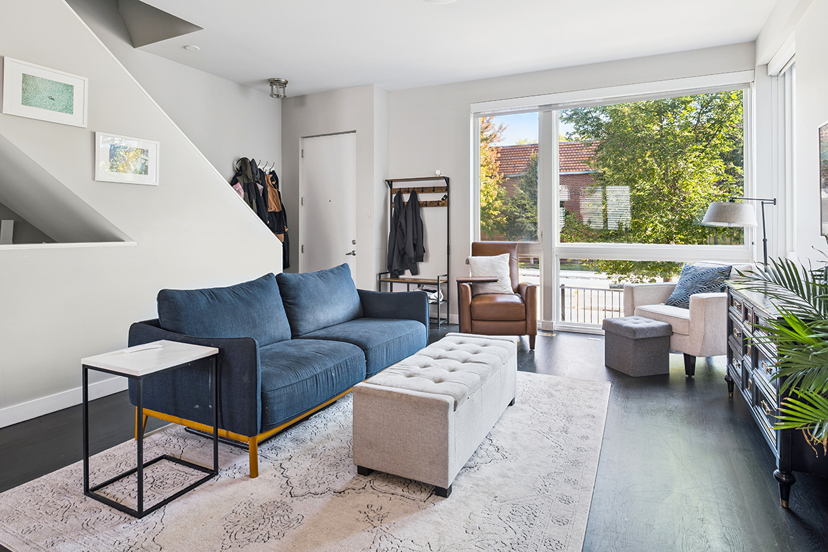 3704 N Milwaukee Avenue