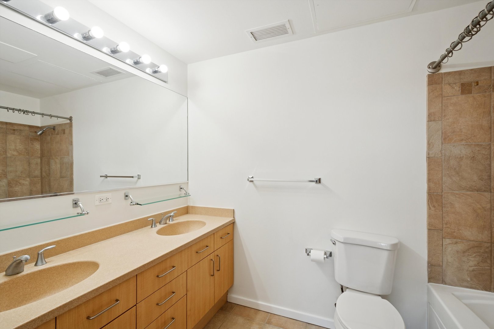 3500 S SANGAMON Street Unit: 401