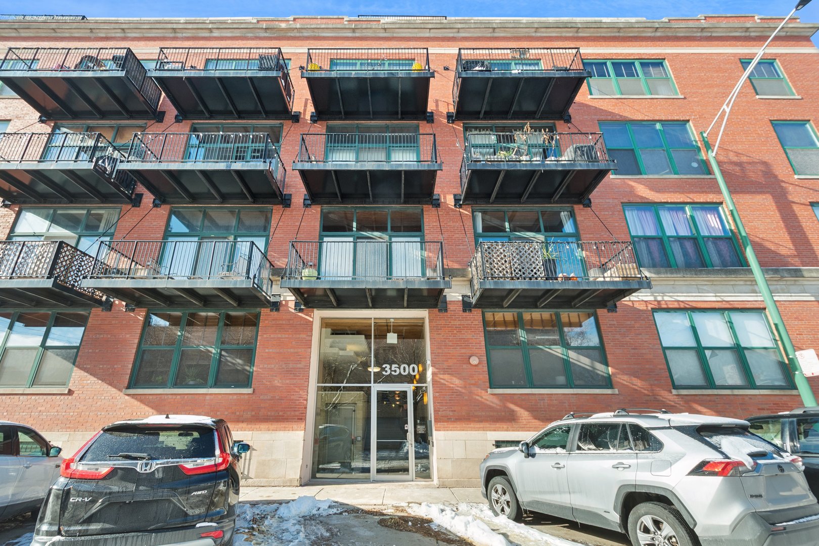 3500 S SANGAMON Street Unit: 401