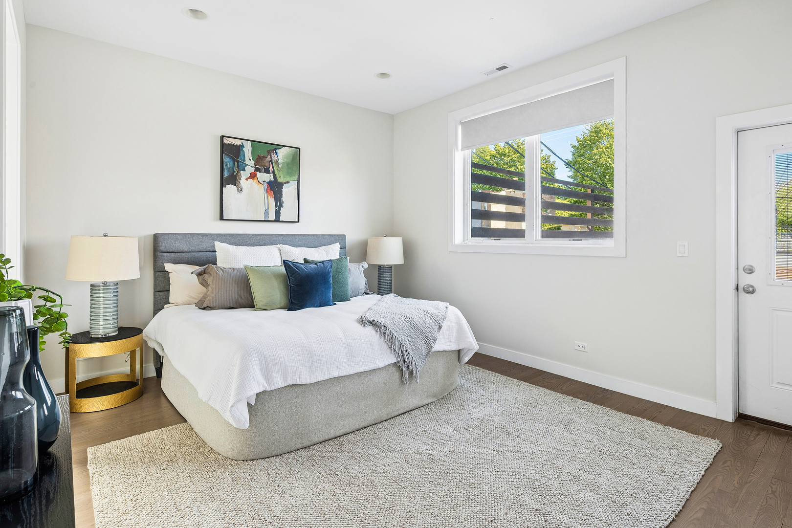 934 N California Avenue Unit: 2S