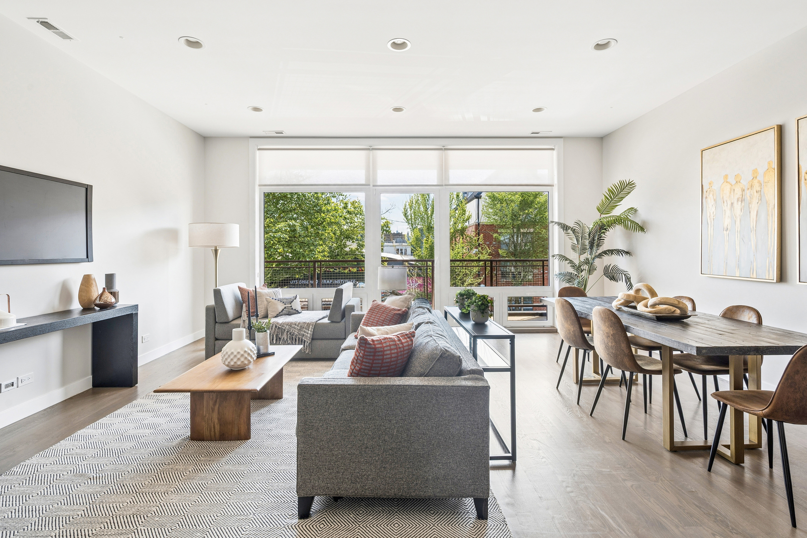 934 N California Avenue Unit: 2S