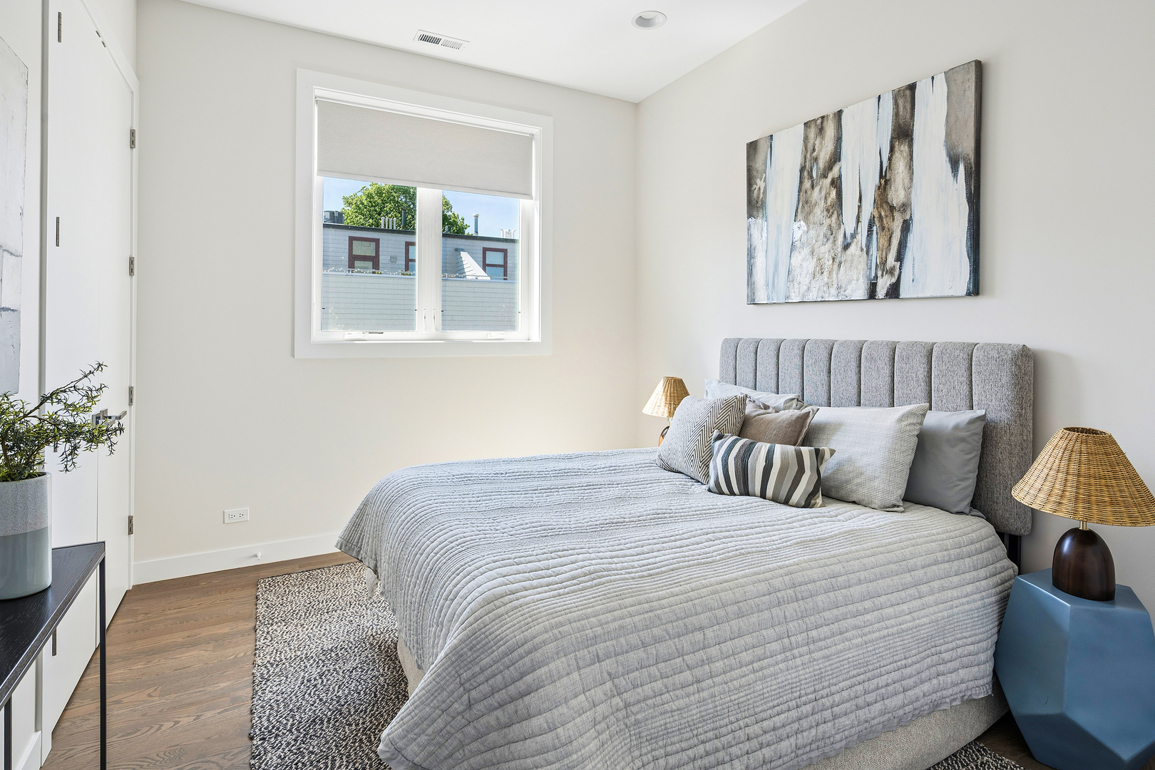 934 N California Avenue Unit: 2S