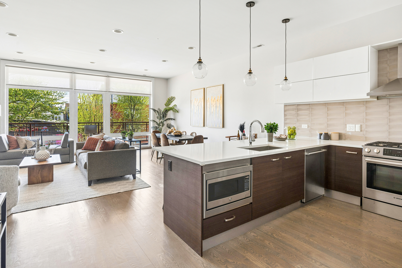 934 N California Avenue Unit: 2S
