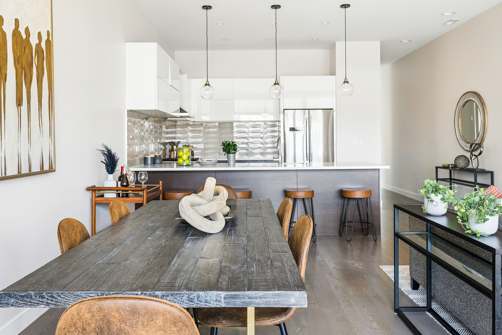 934 N California Avenue Unit: 2S