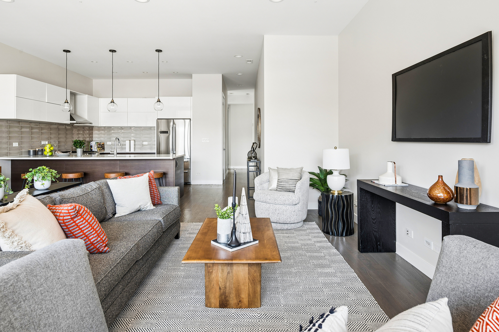 934 N California Avenue Unit: 2S