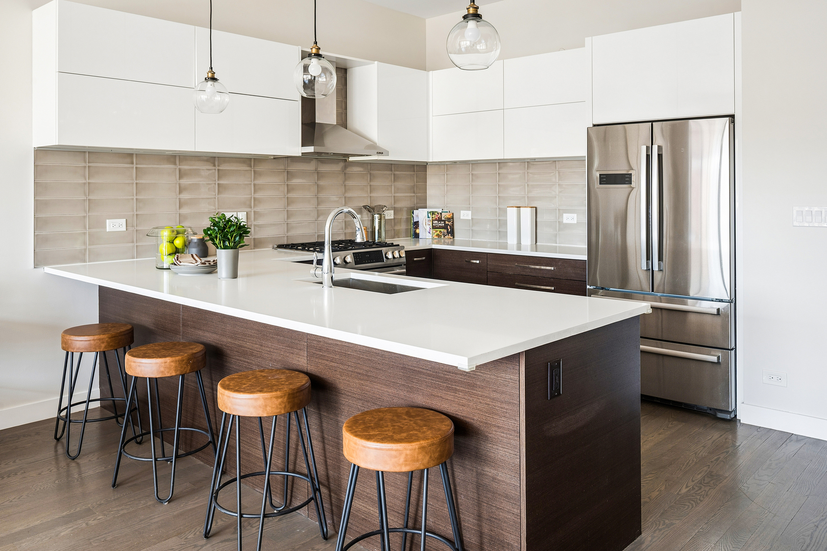 934 N California Avenue Unit: 2S