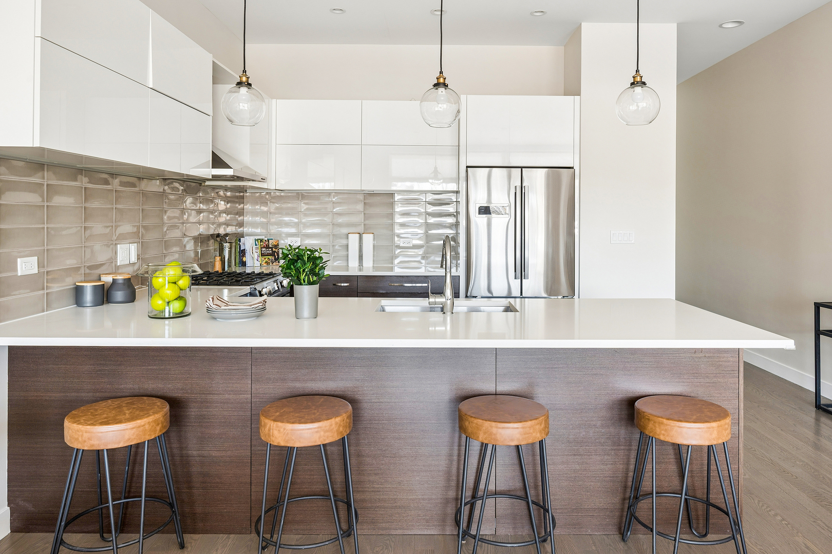 934 N California Avenue Unit: 2S