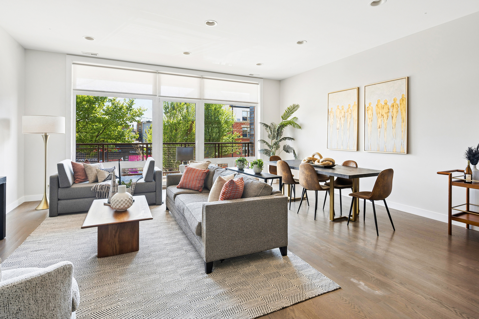 934 N California Avenue Unit: 2S