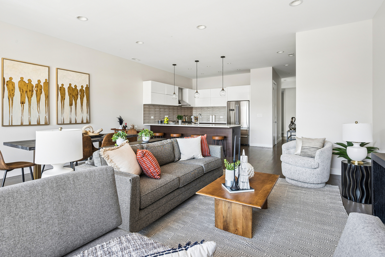 934 N California Avenue Unit: 2S