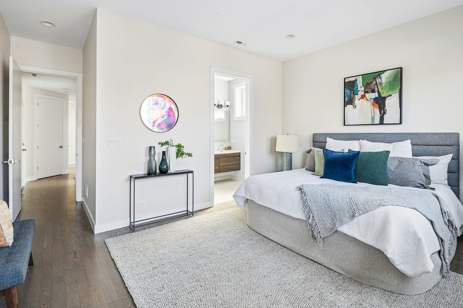 934 N California Avenue Unit: 2S