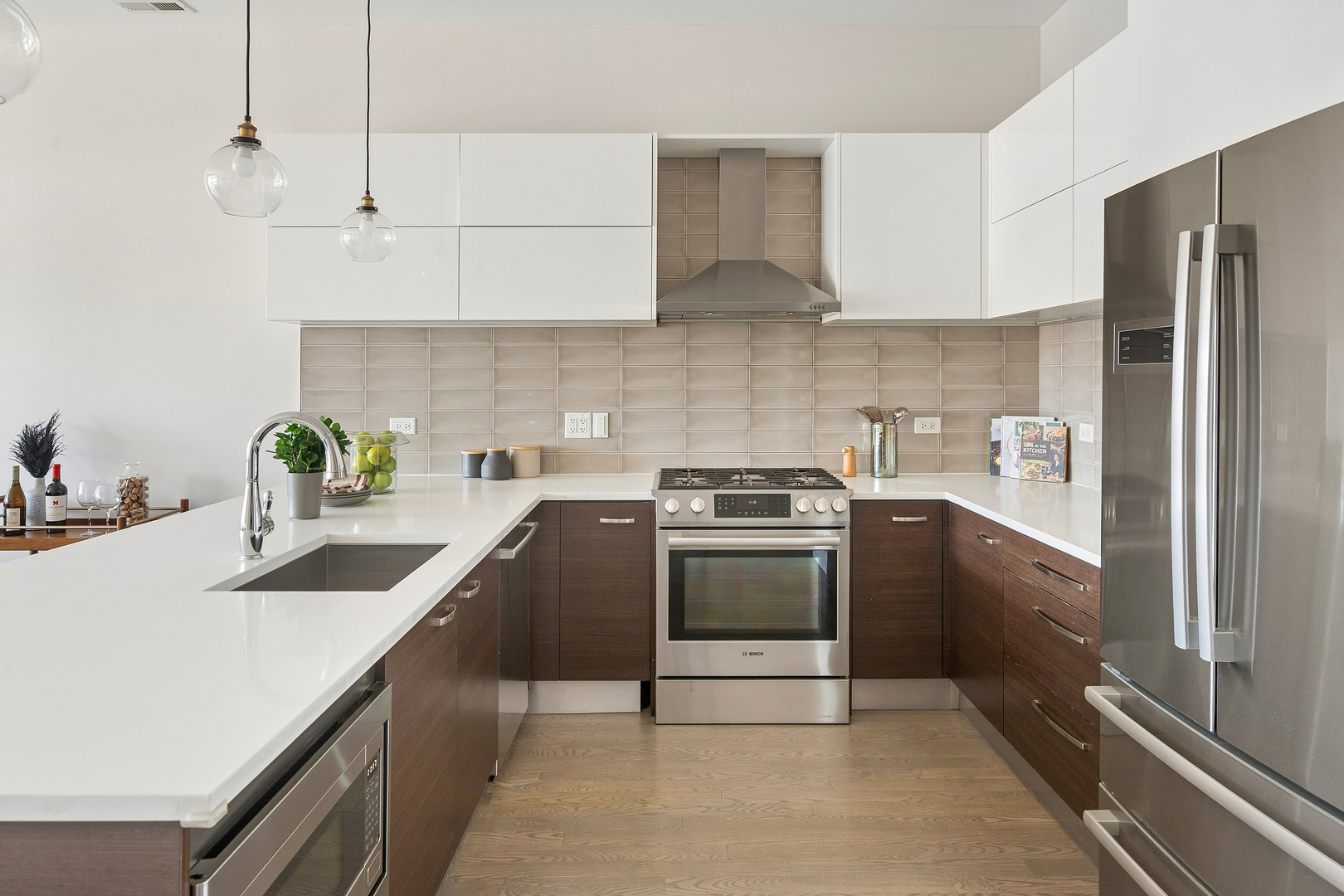 934 N California Avenue Unit: 2S