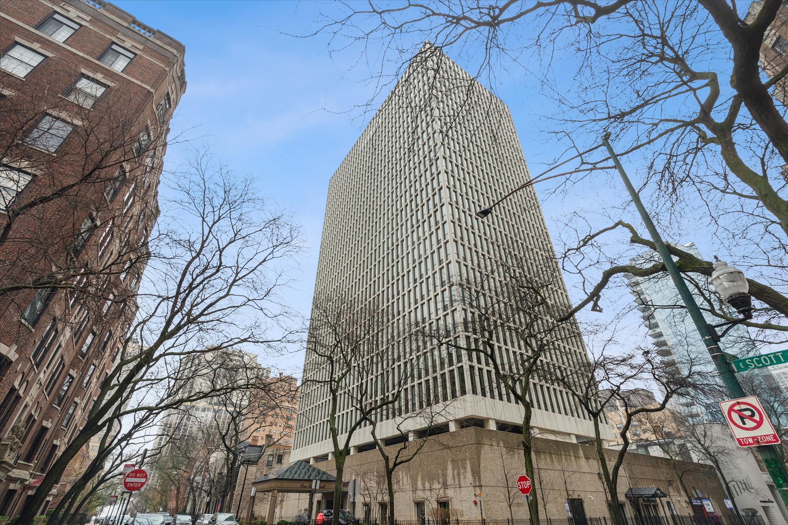 1 E Scott Street Unit: 1112