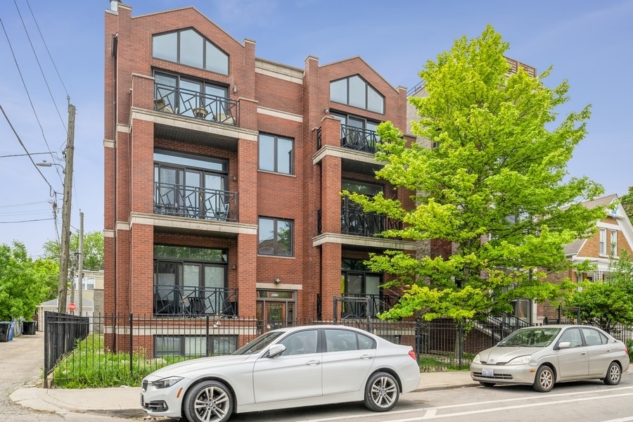2215 W Augusta Boulevard Unit: 2W