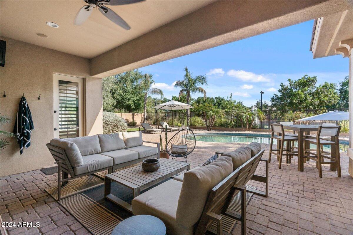 3713 E NOLAN Drive