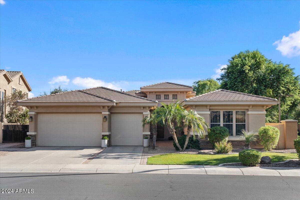 3713 E NOLAN Drive