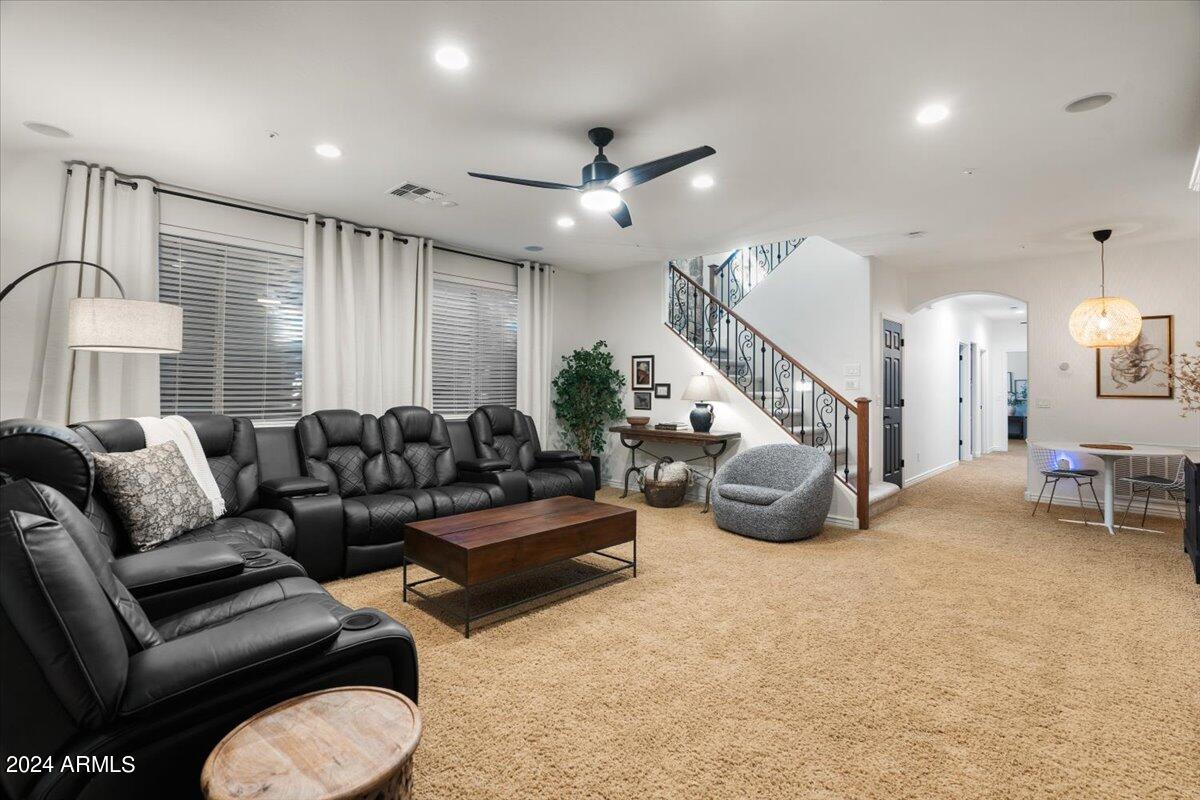 3713 E NOLAN Drive