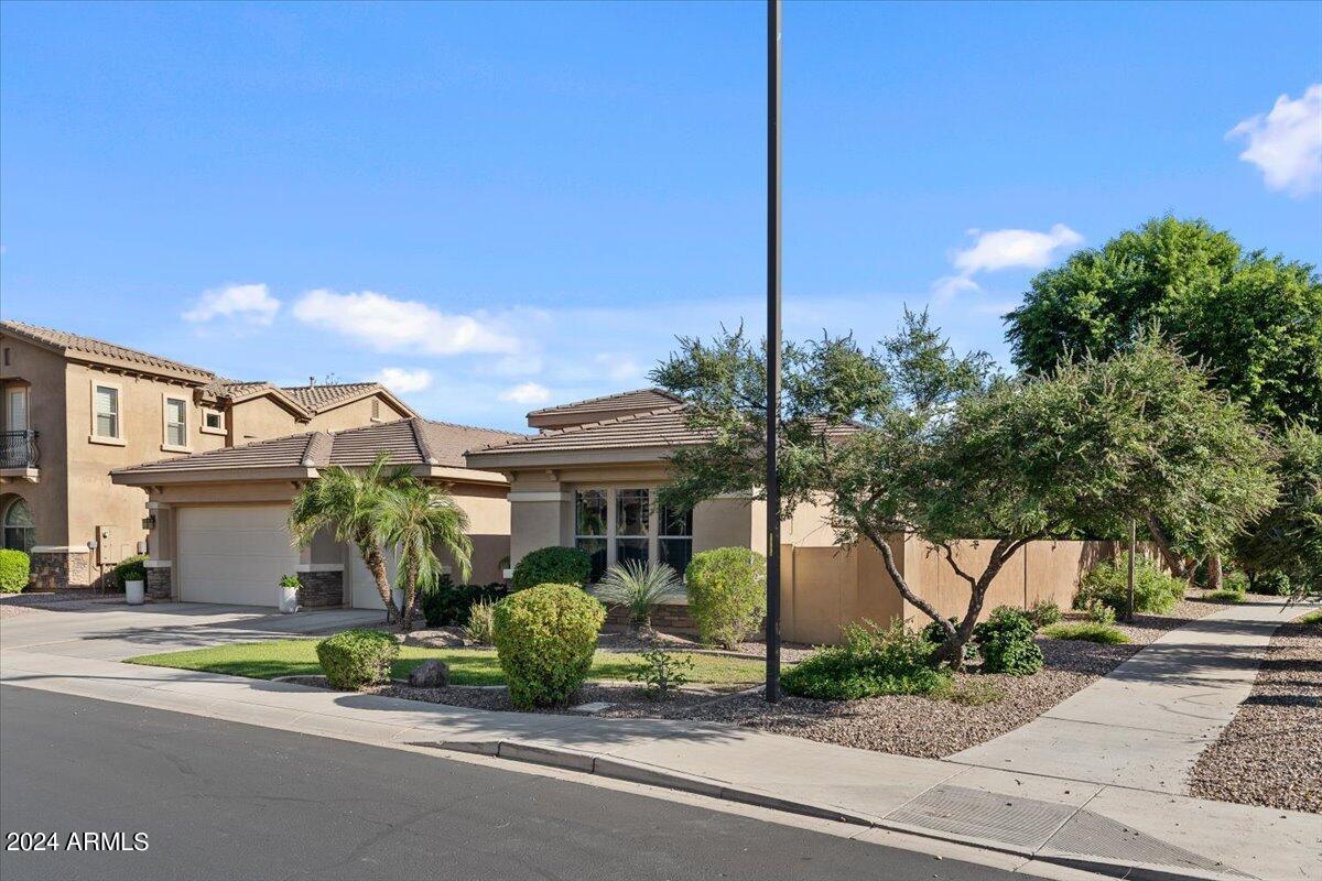 3713 E NOLAN Drive