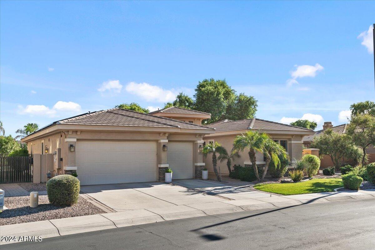 3713 E NOLAN Drive