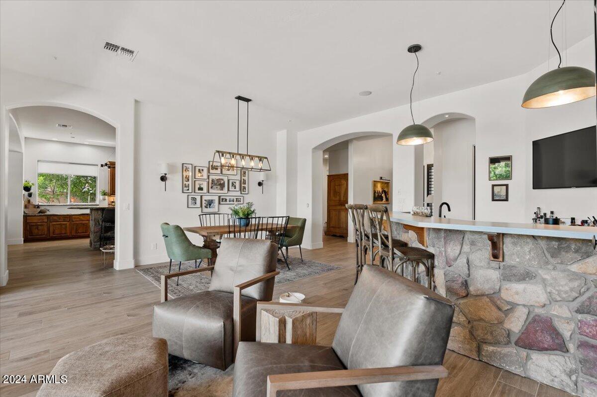 3713 E NOLAN Drive