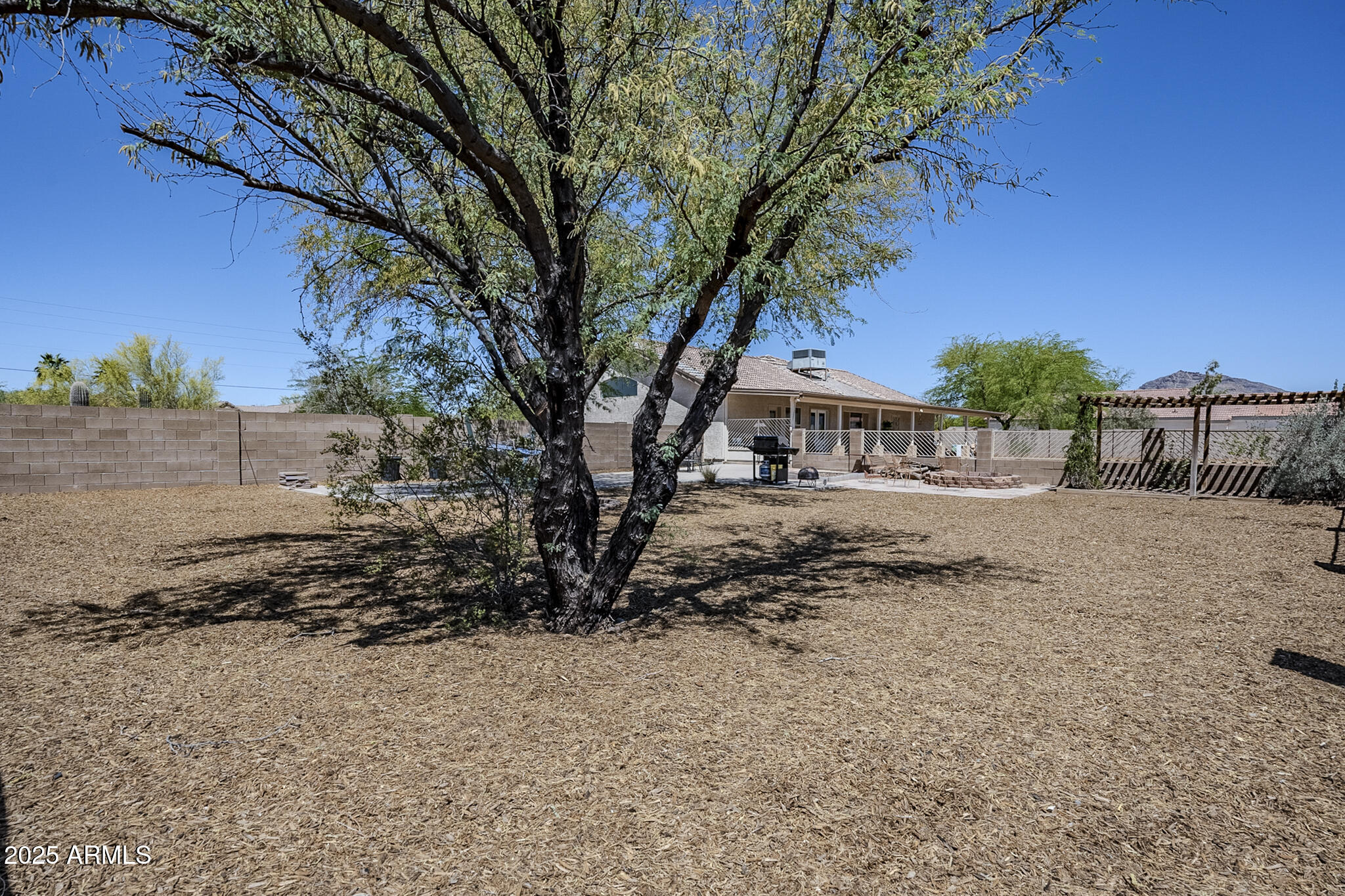 907 N MOUNTAIN Road