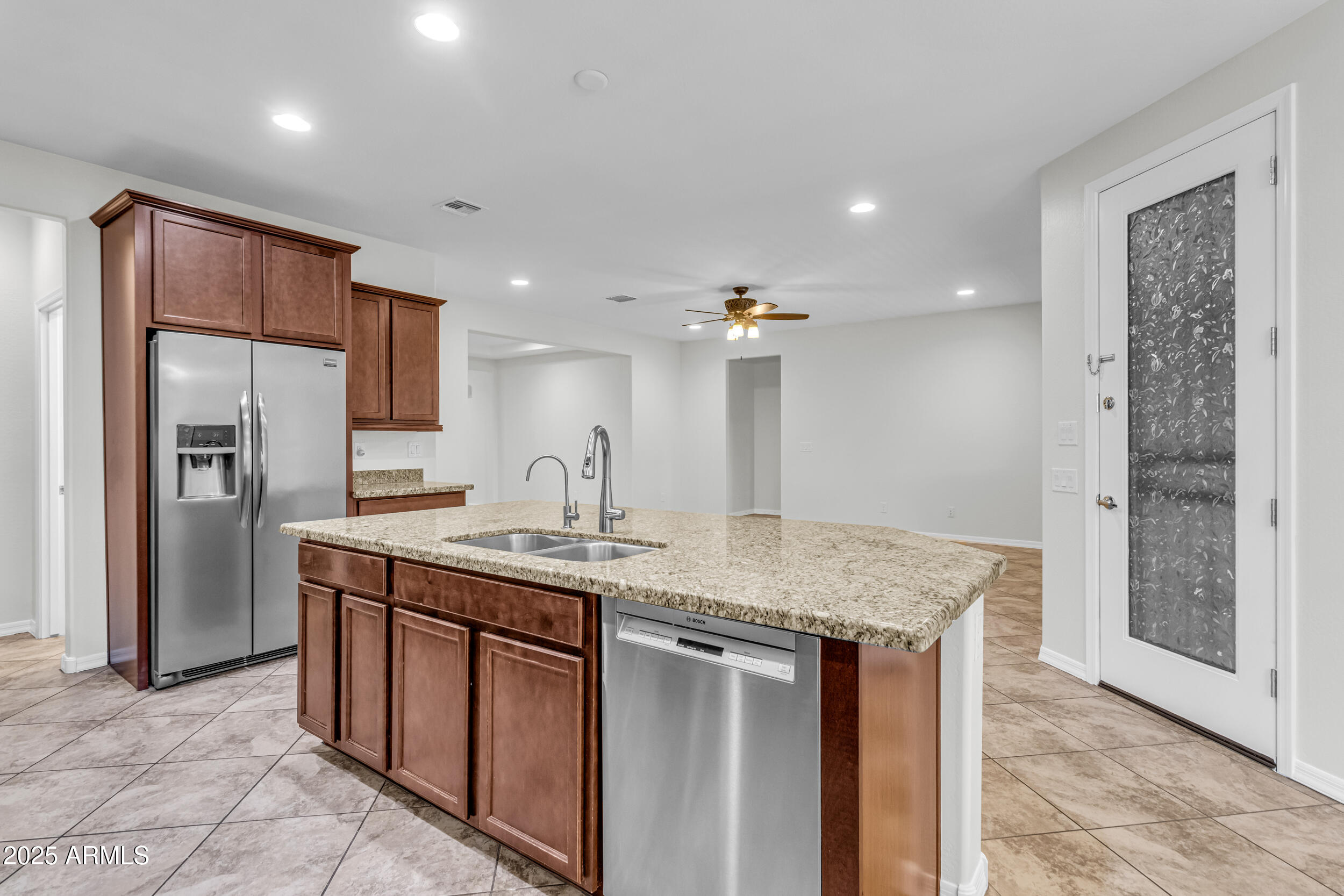 4107 W DESERT Lane