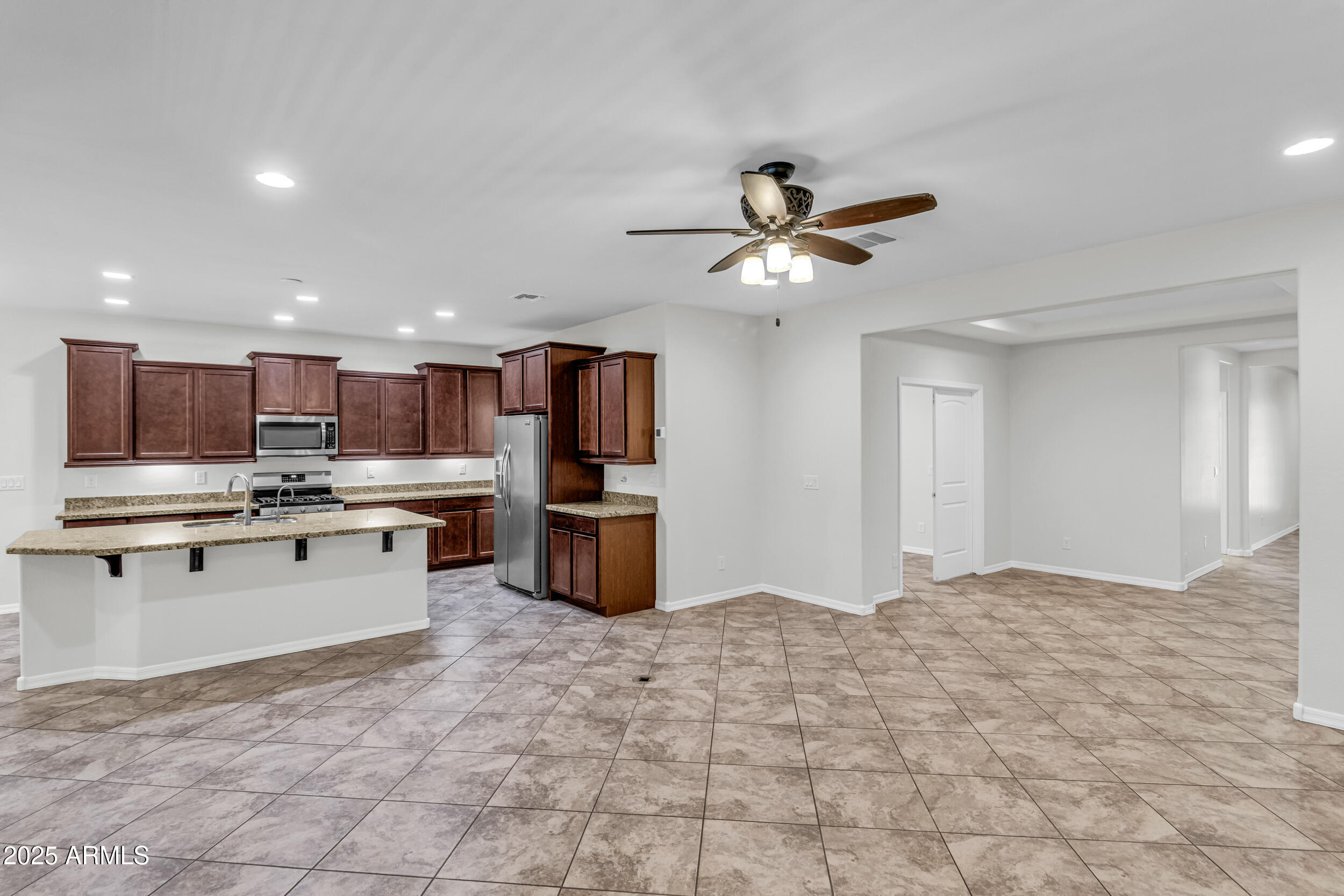 4107 W DESERT Lane