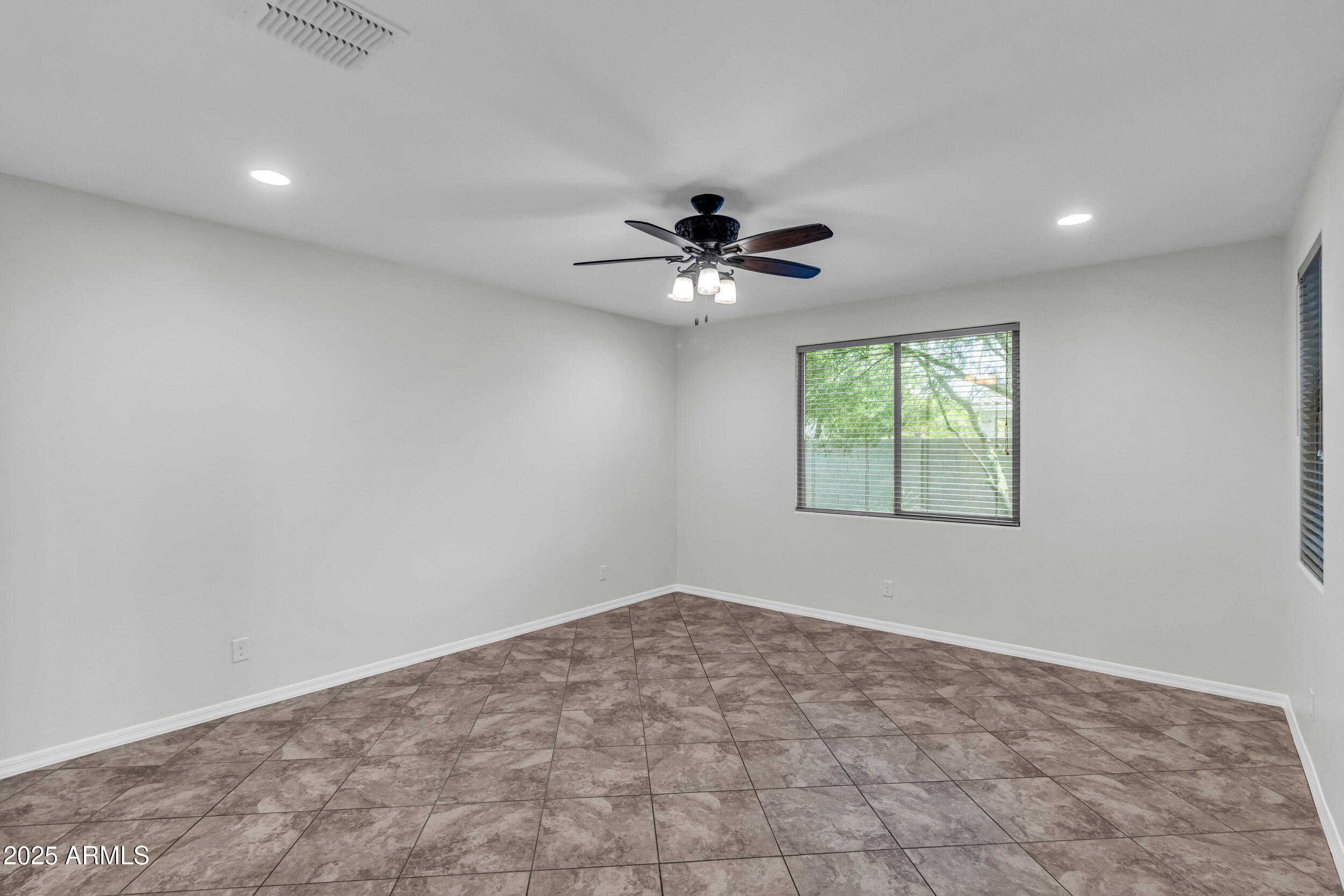 4107 W DESERT Lane