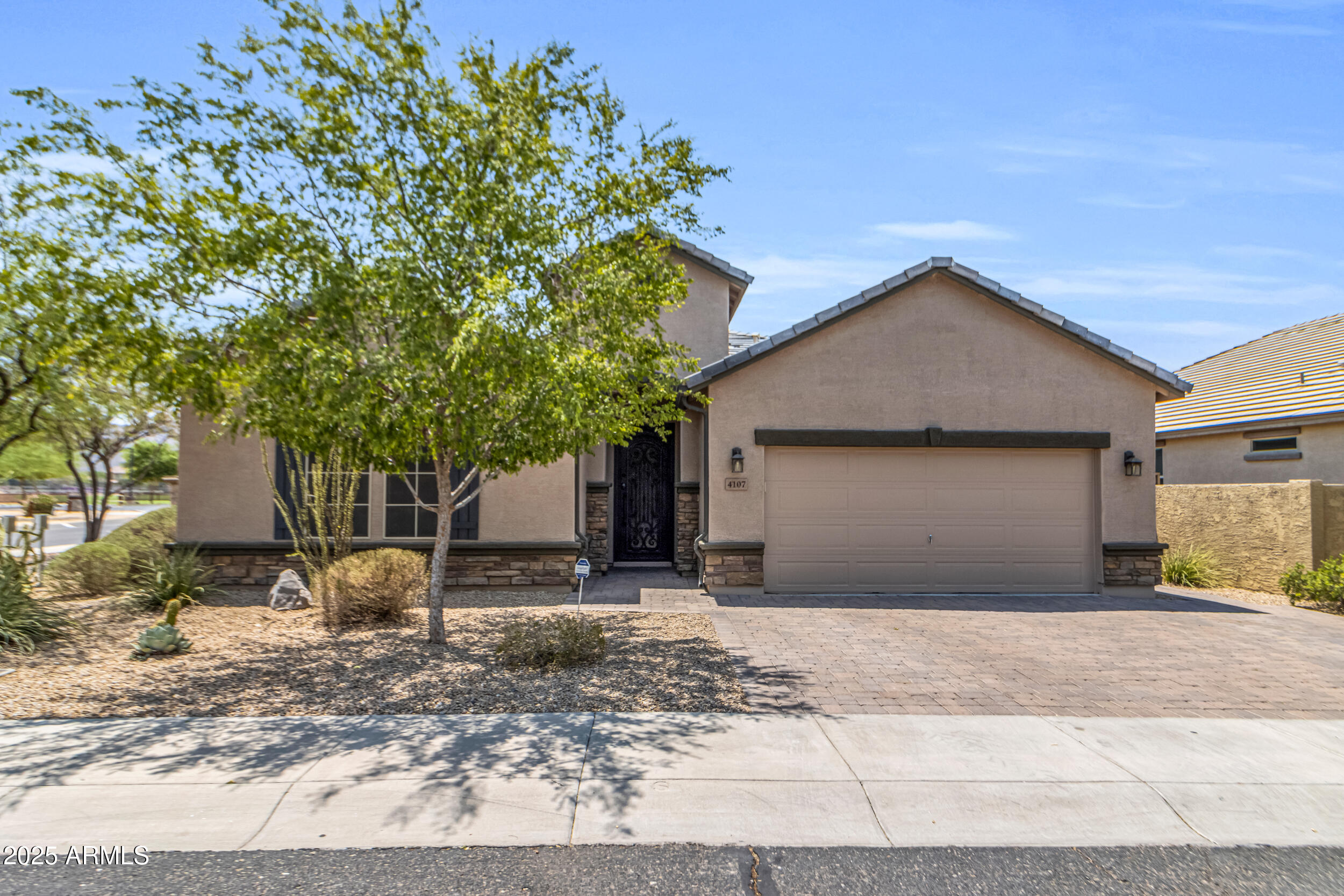 4107 W DESERT Lane