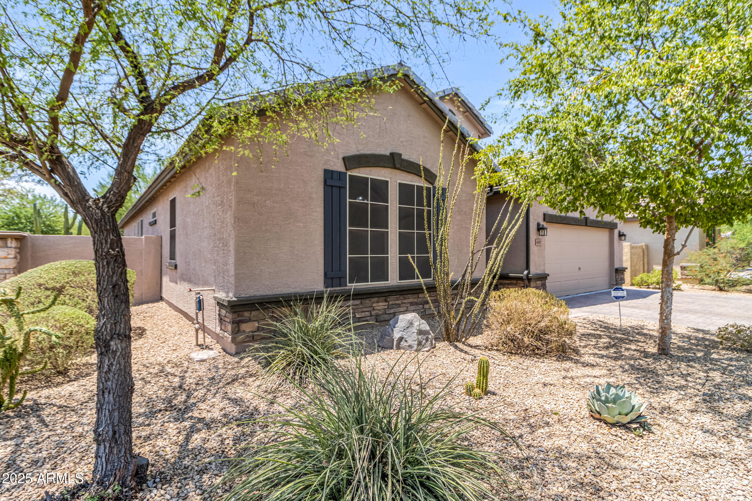 4107 W DESERT Lane