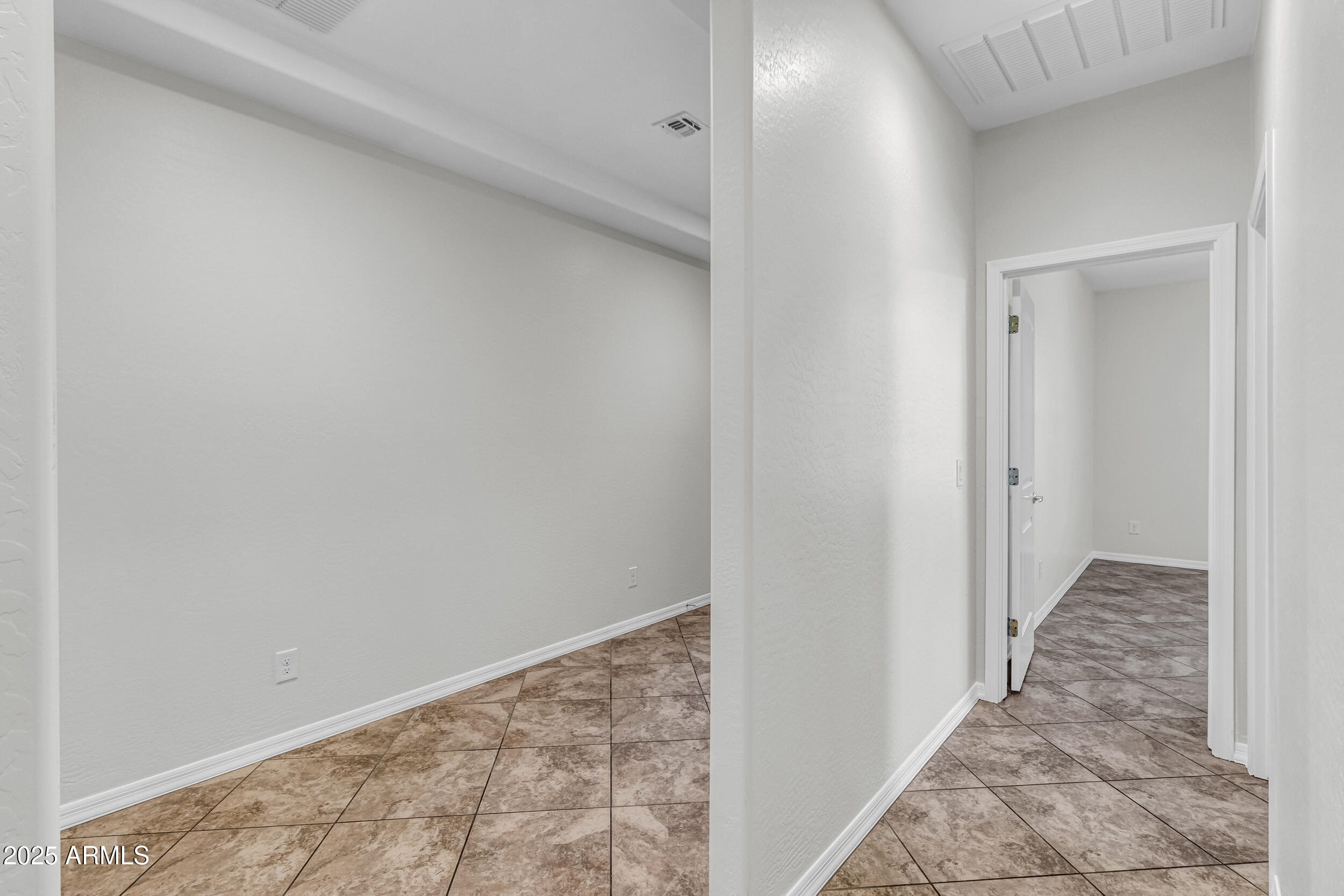 4107 W DESERT Lane