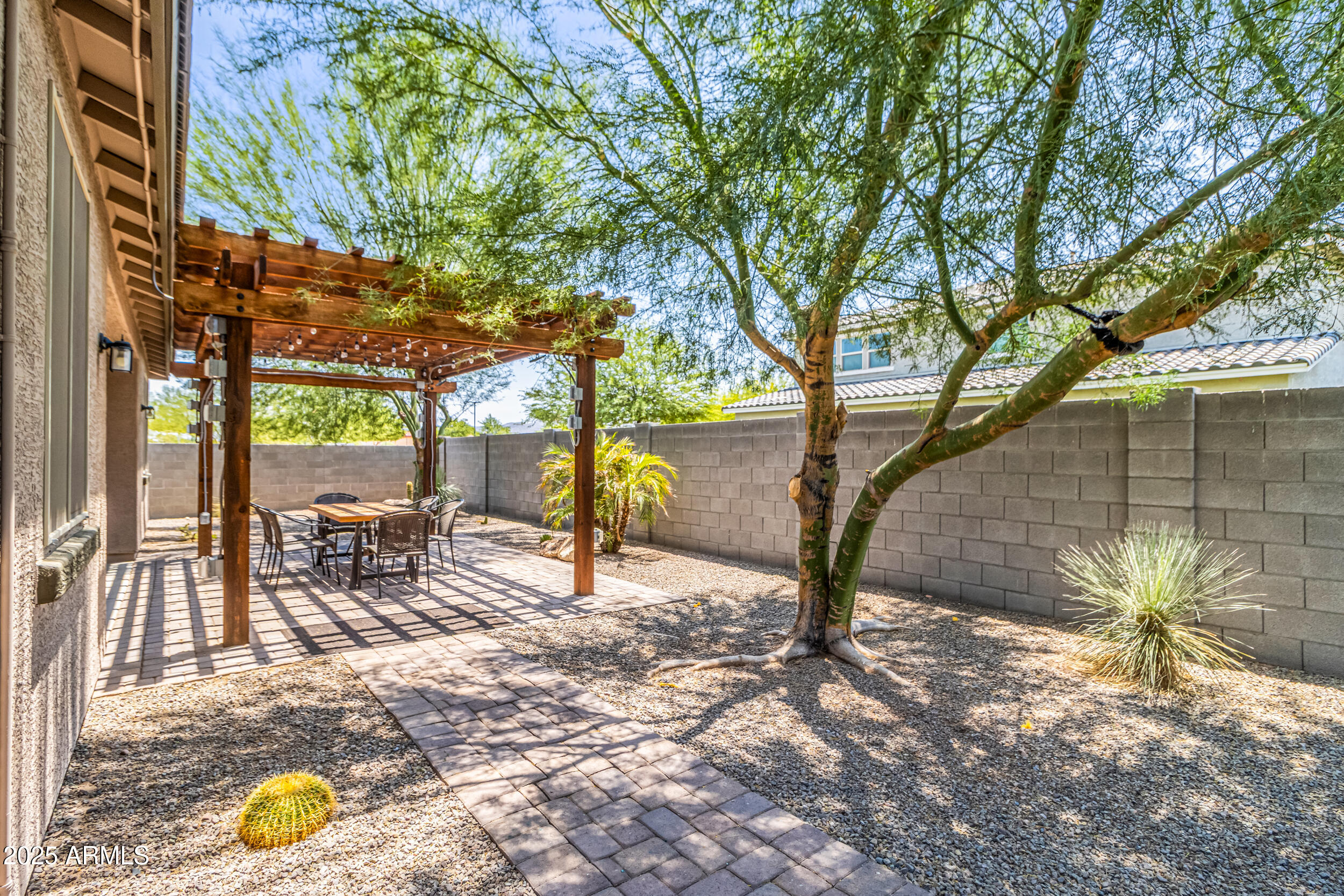 4107 W DESERT Lane
