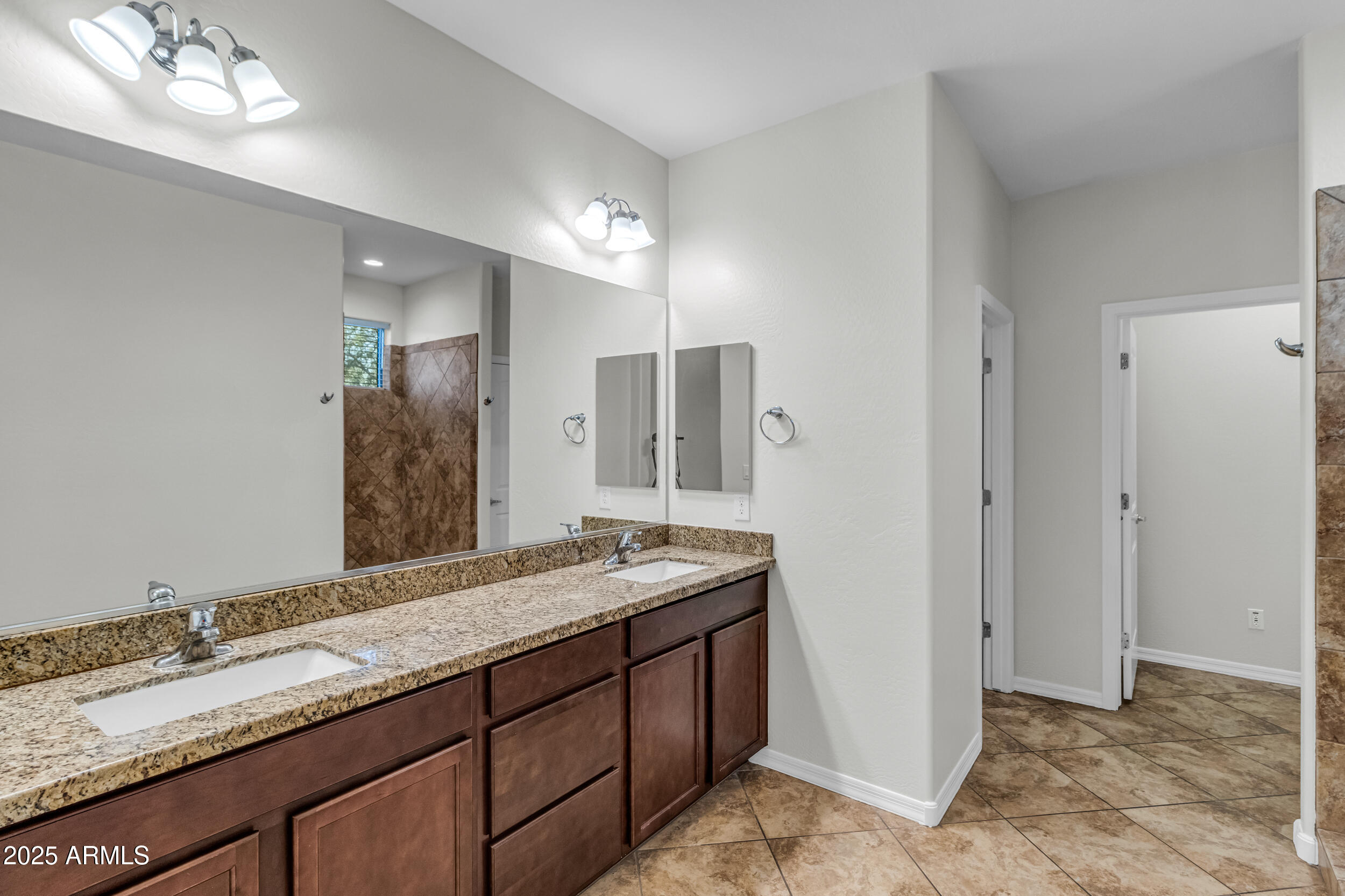 4107 W DESERT Lane