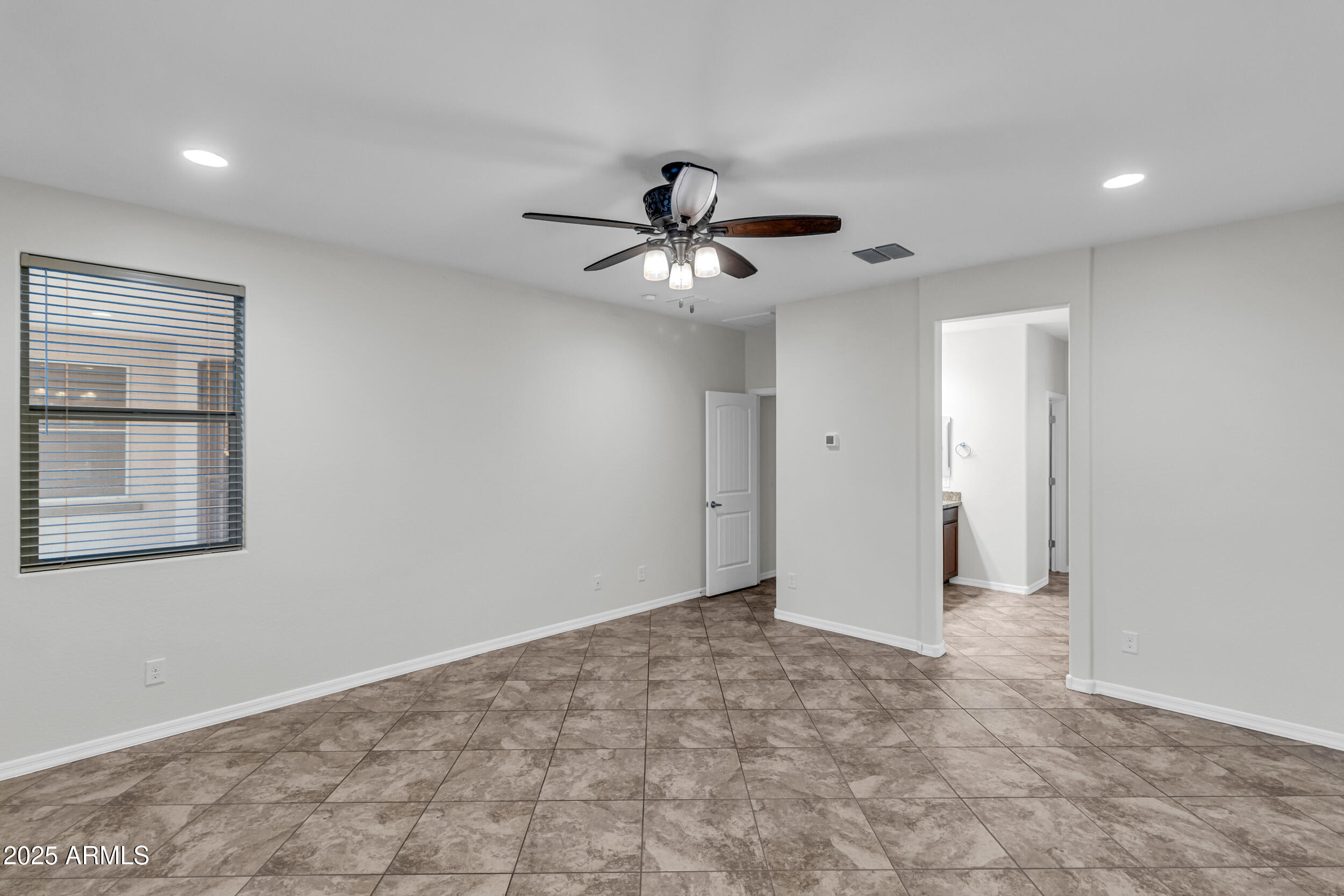 4107 W DESERT Lane