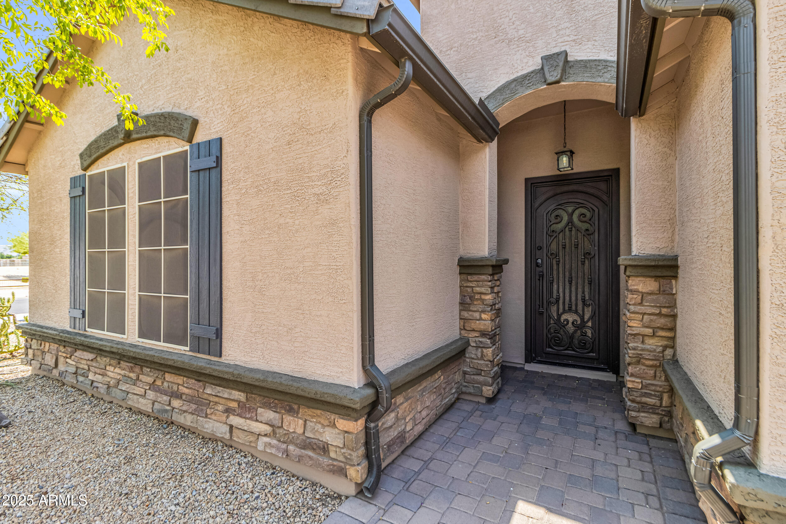4107 W DESERT Lane