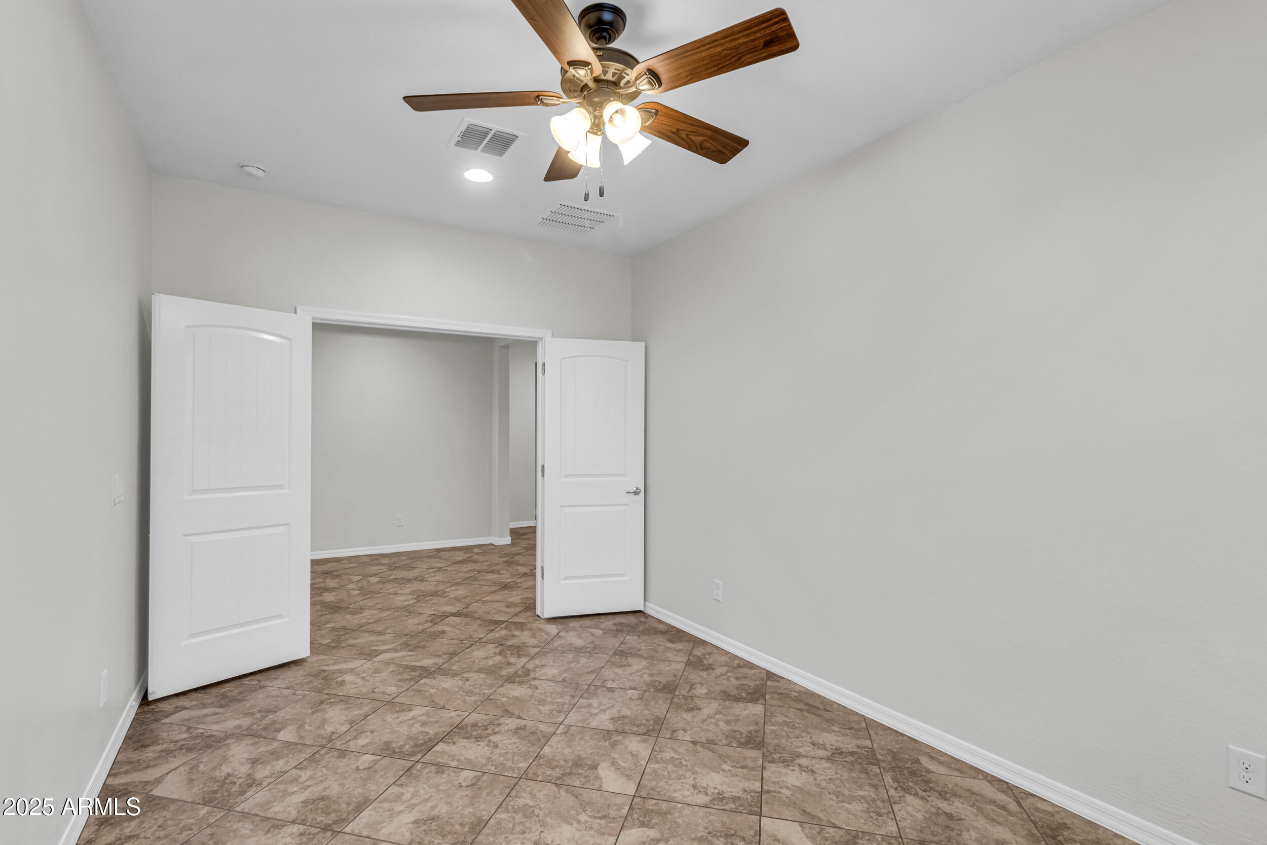 4107 W DESERT Lane