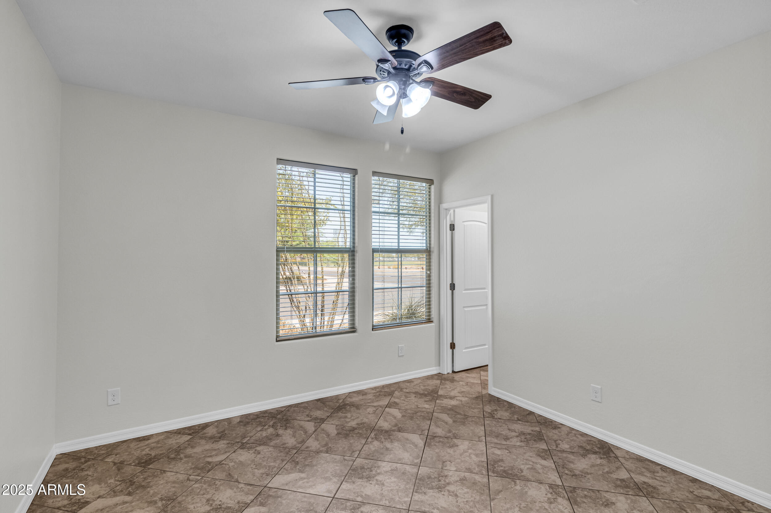 4107 W DESERT Lane