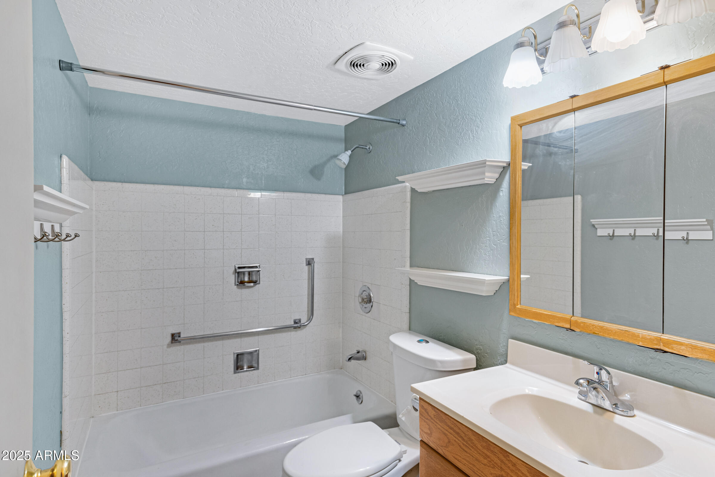 635 S EDGEWATER Drive