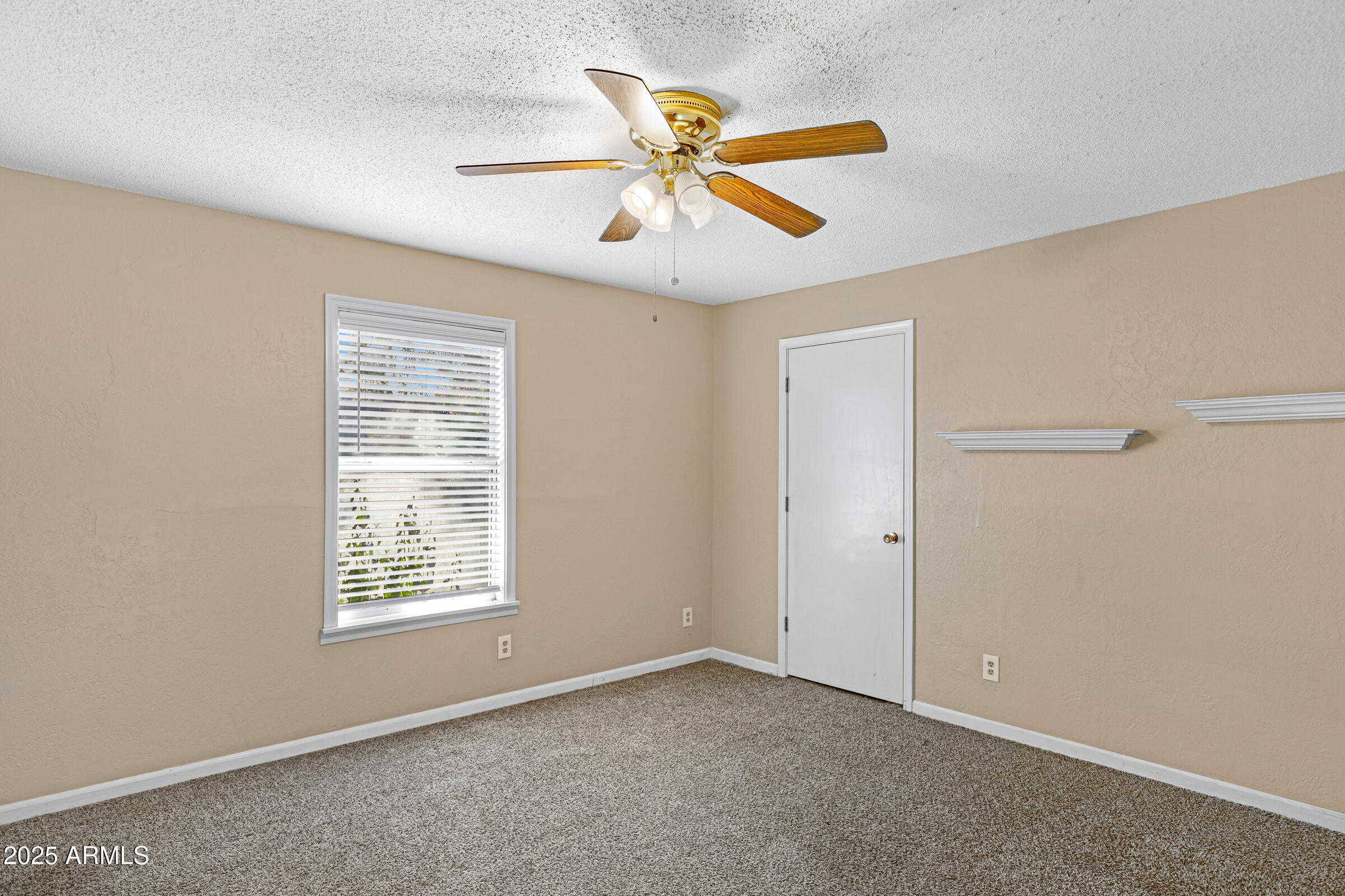 635 S EDGEWATER Drive