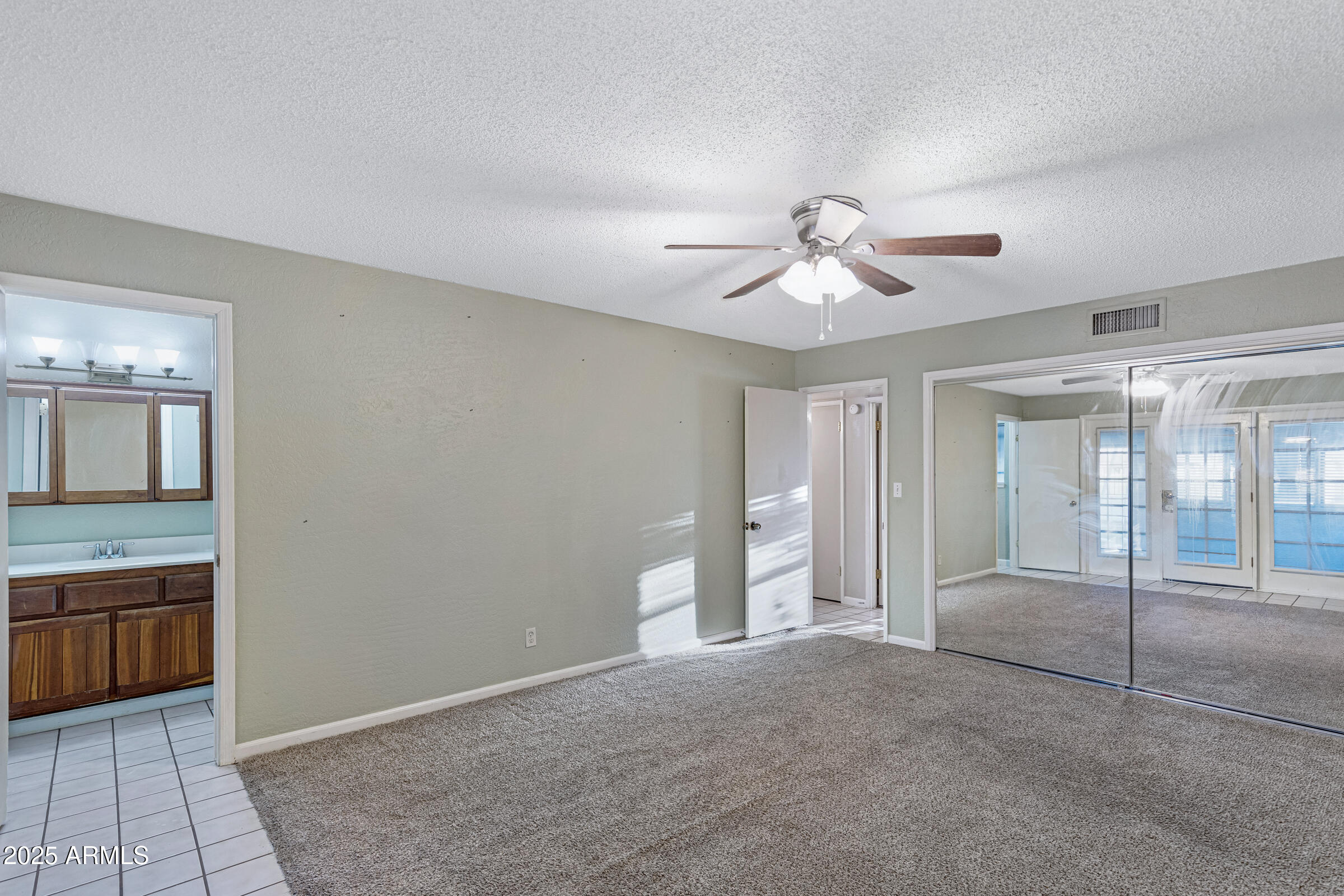 635 S EDGEWATER Drive