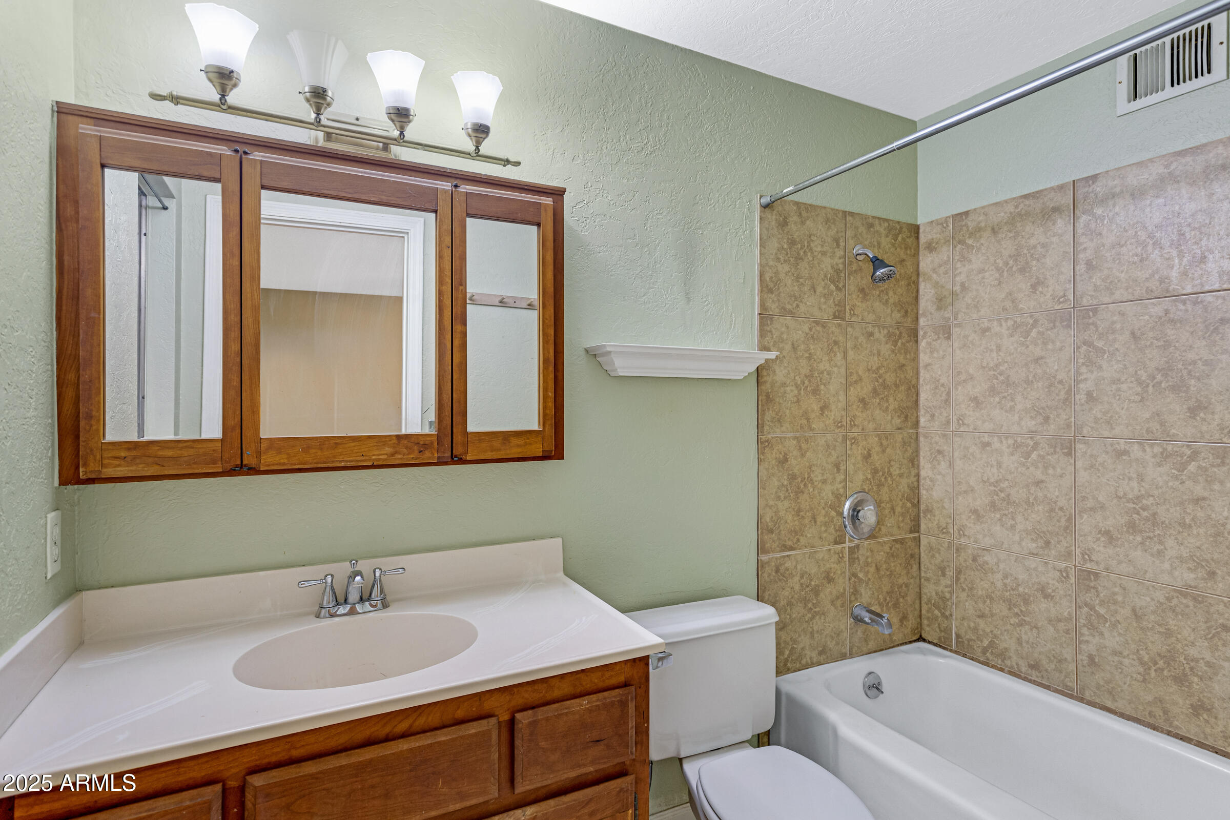 635 S EDGEWATER Drive