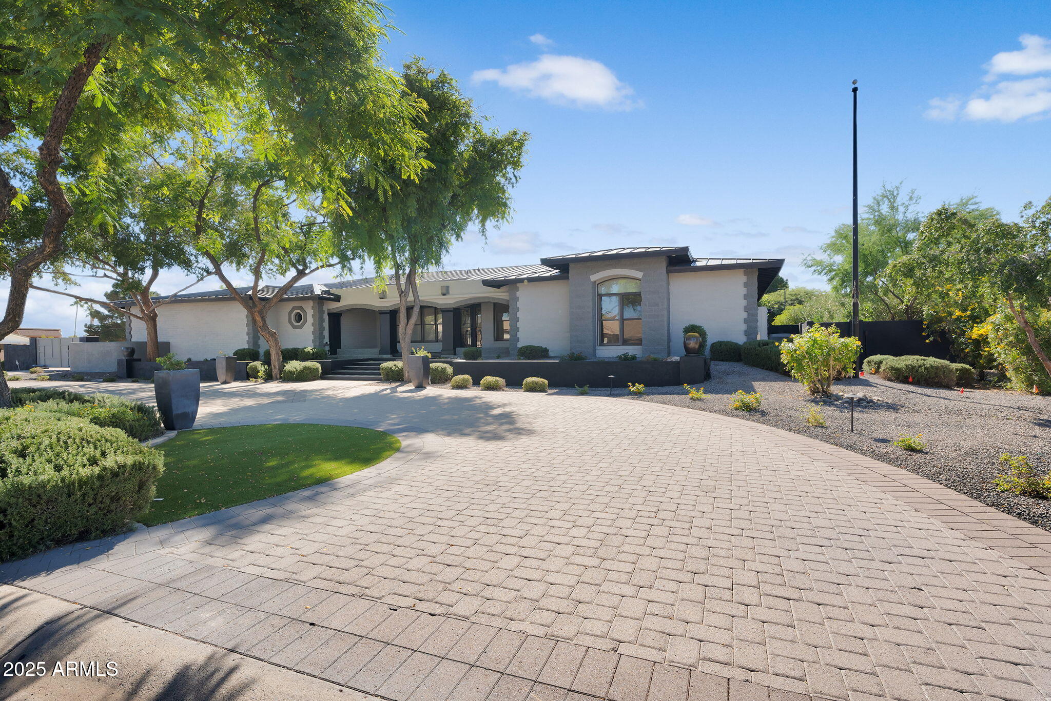 5509 W SOFT WIND Drive, Glendale