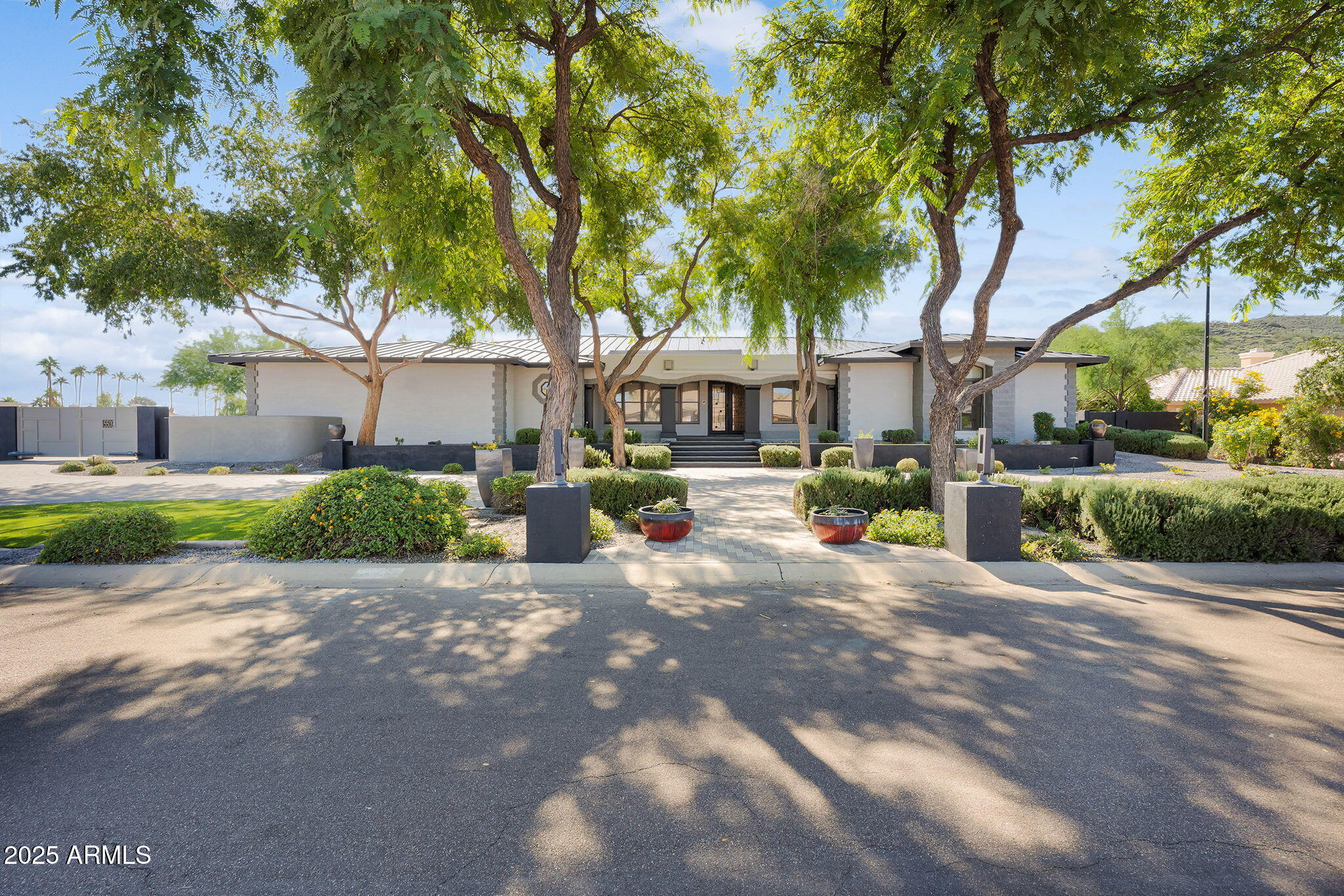 5509 W SOFT WIND Drive, Glendale