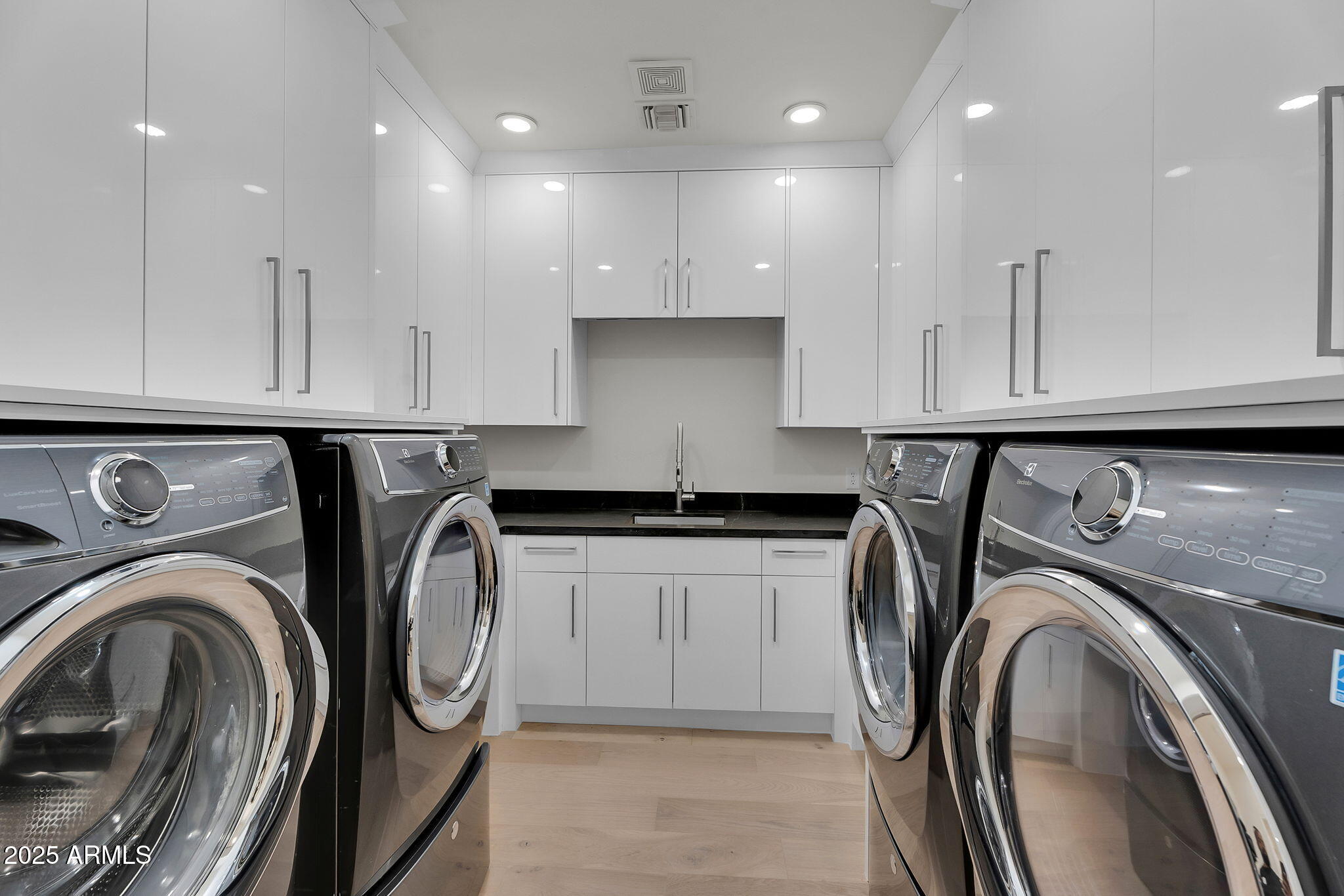 5509 W SOFT WIND Drive, Glendale