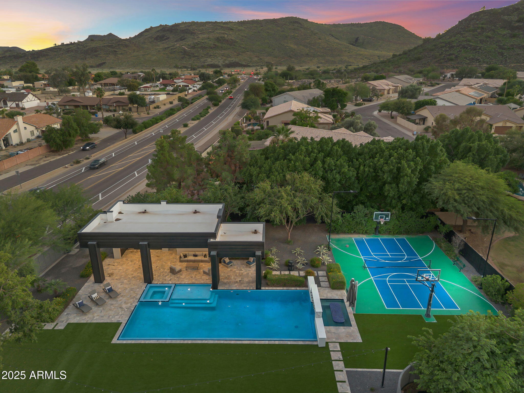 5509 W SOFT WIND Drive, Glendale