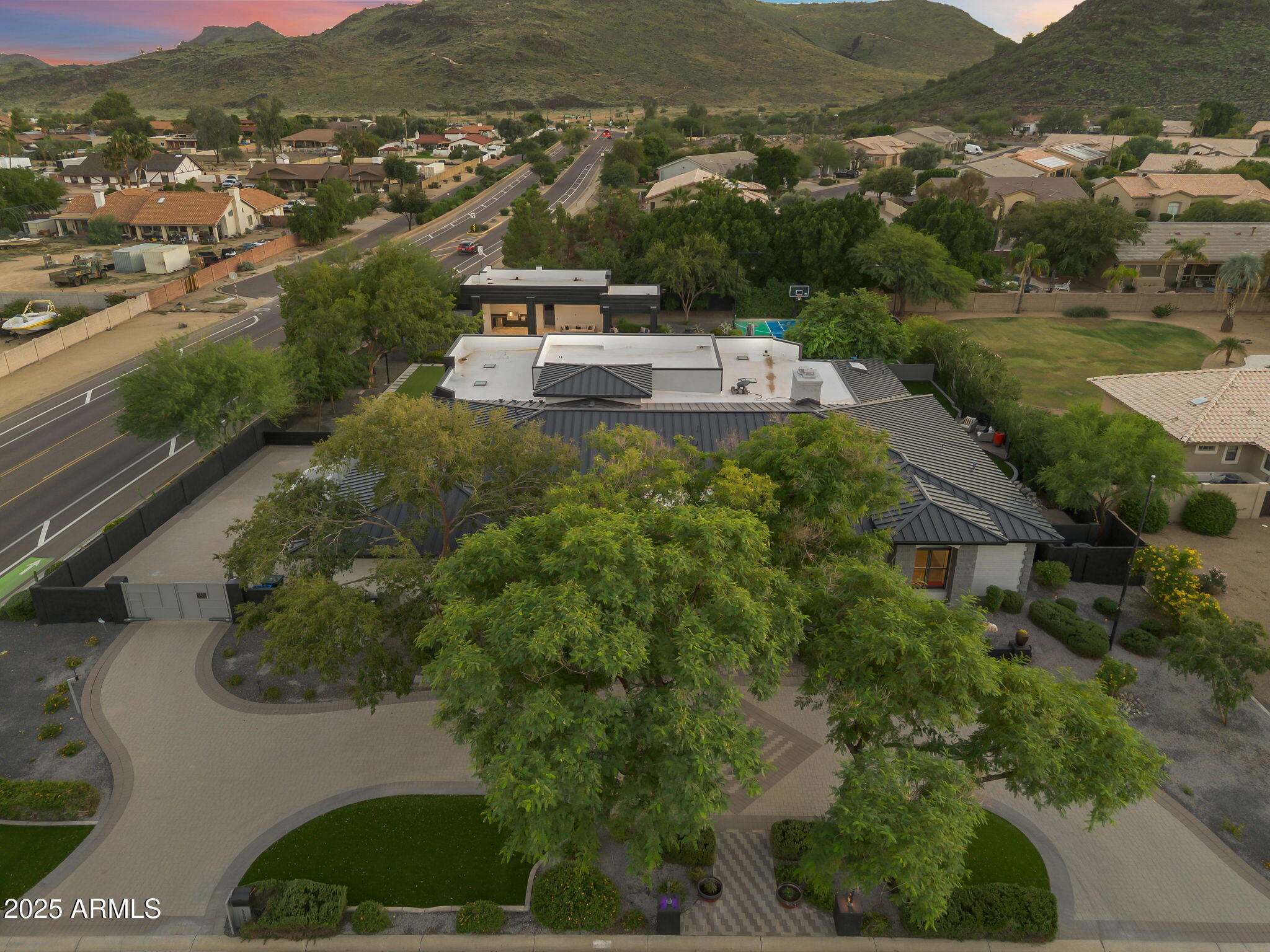 5509 W SOFT WIND Drive, Glendale