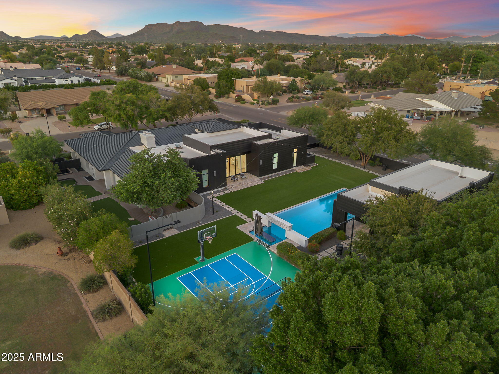 5509 W SOFT WIND Drive, Glendale